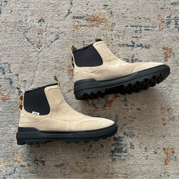 Vans Winter Chelsea Boots - Picture 2 of 8